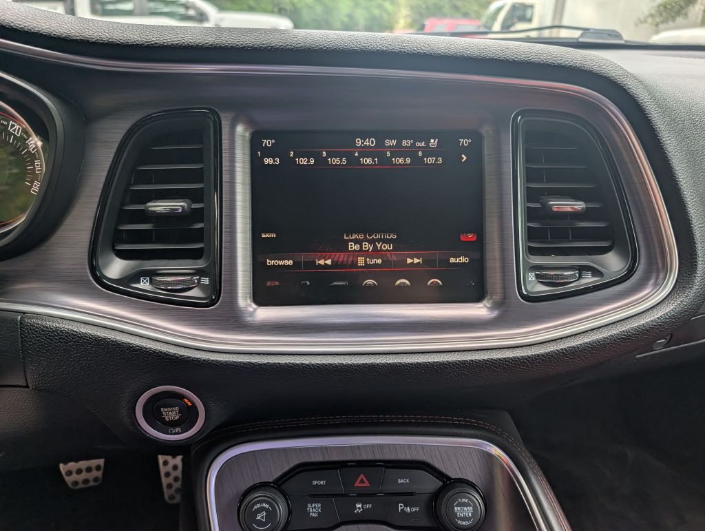 2016 Dodge Challenger Image 18