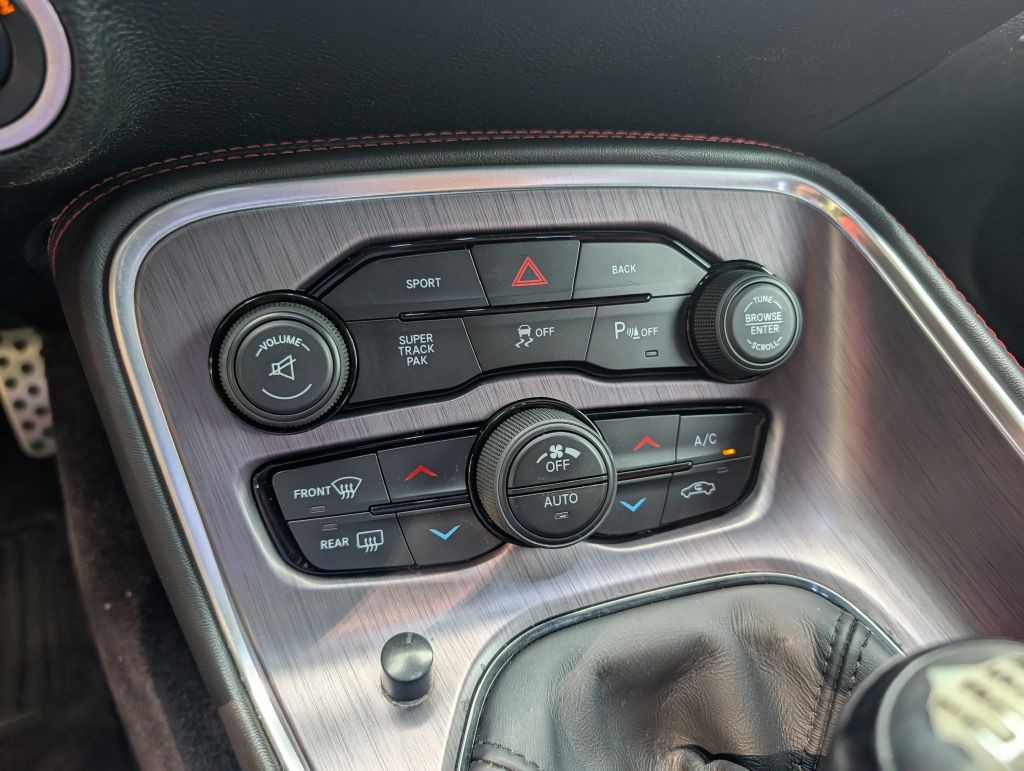 2016 Dodge Challenger Image 20