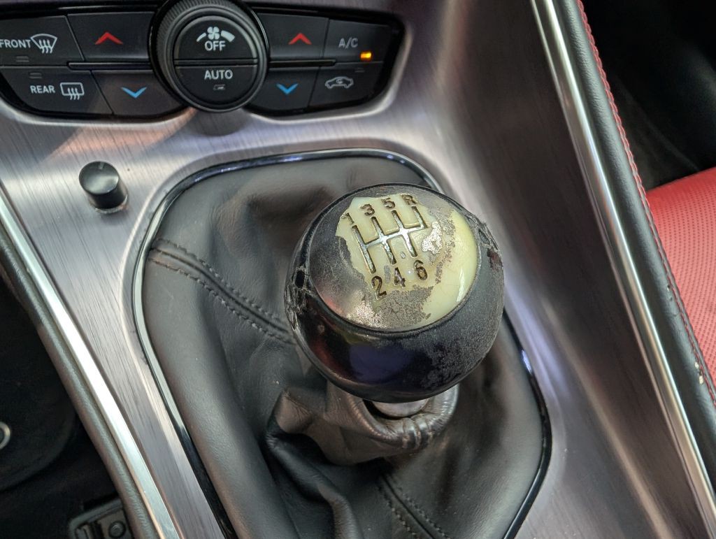 2016 Dodge Challenger Image 21