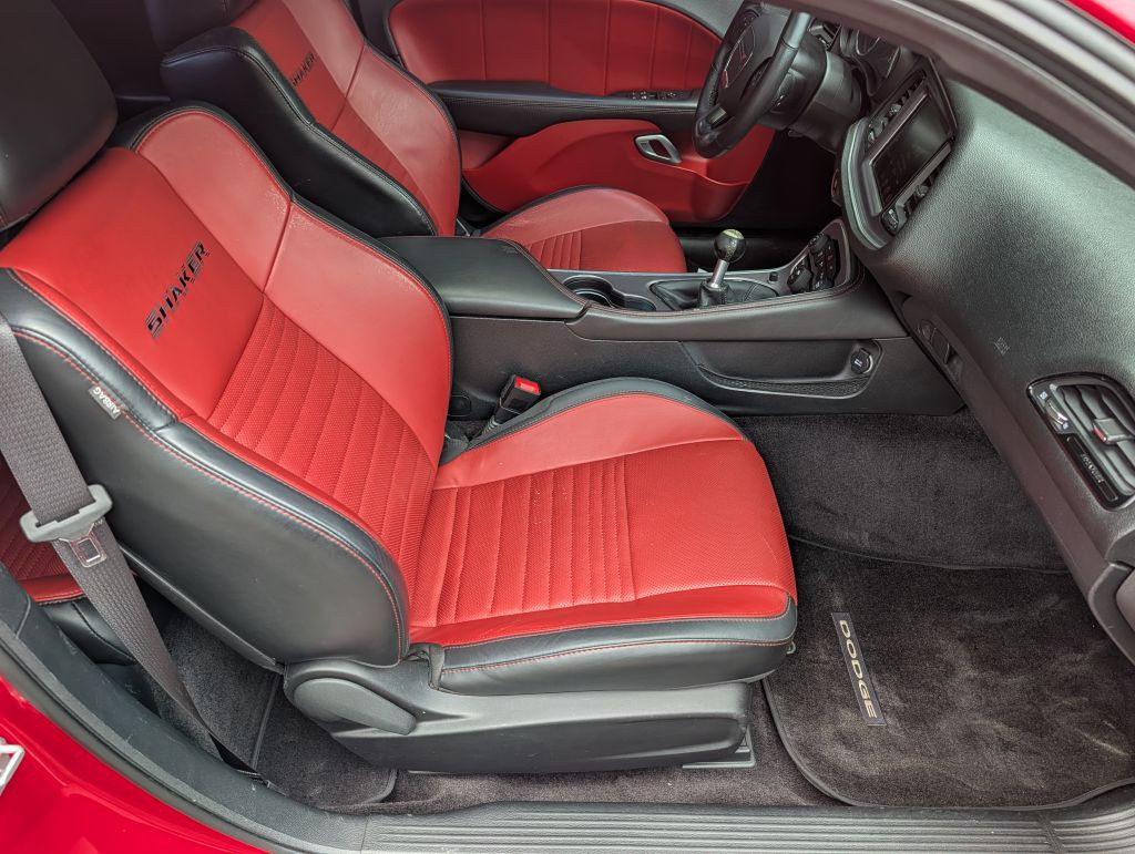 2016 Dodge Challenger Image 25
