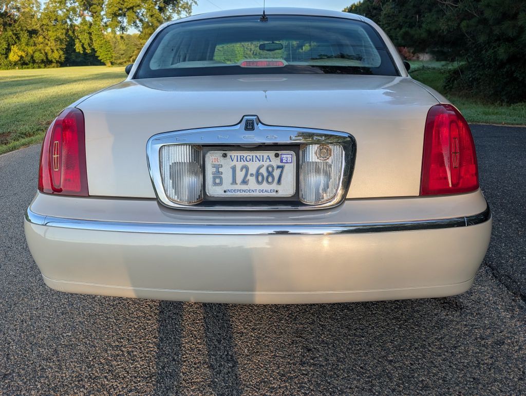 2000 Lincoln Town Car Image 4