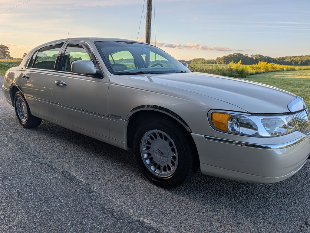 2000 Lincoln Town Car Image 7