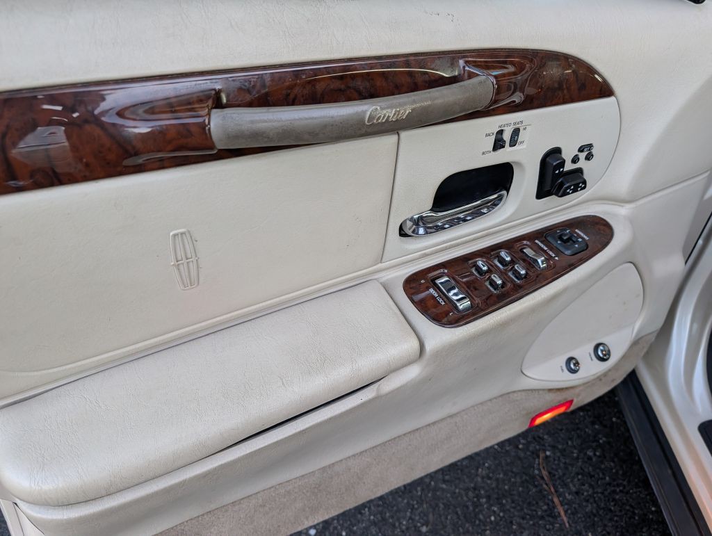 2000 Lincoln Town Car Image 13