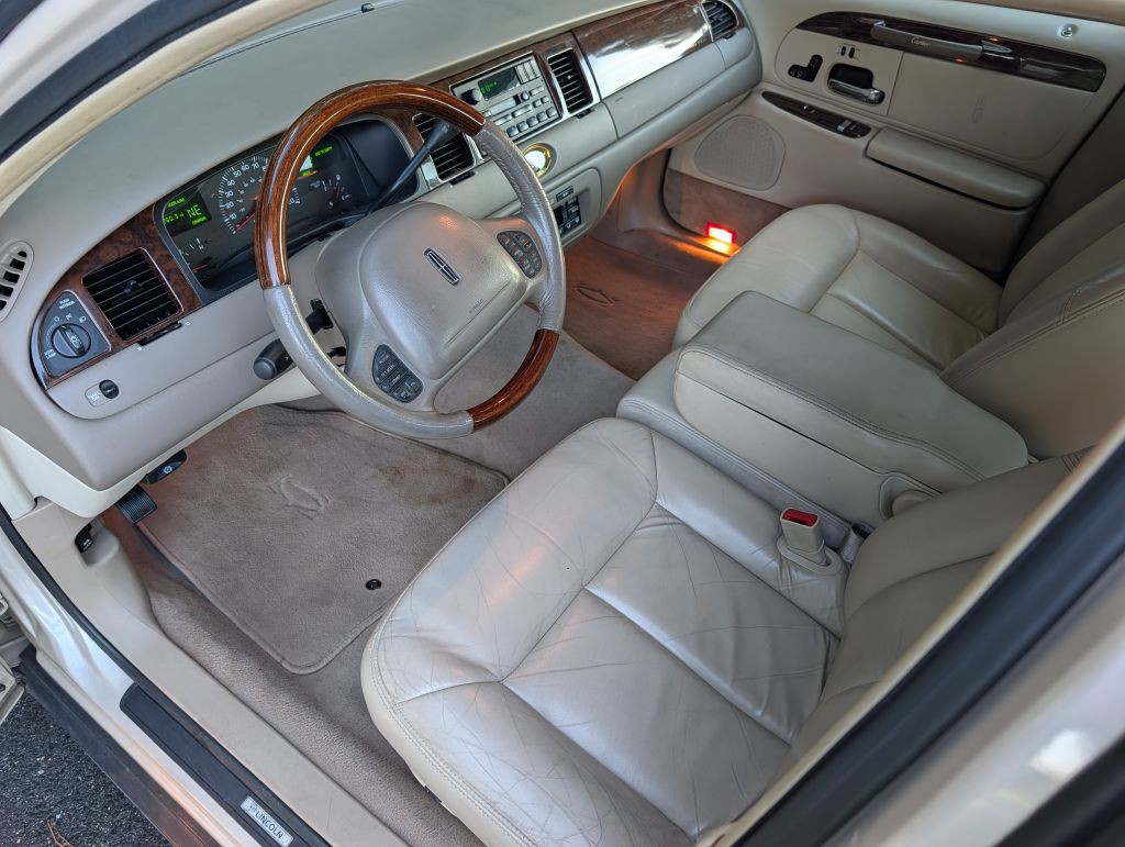 2000 Lincoln Town Car Image 14