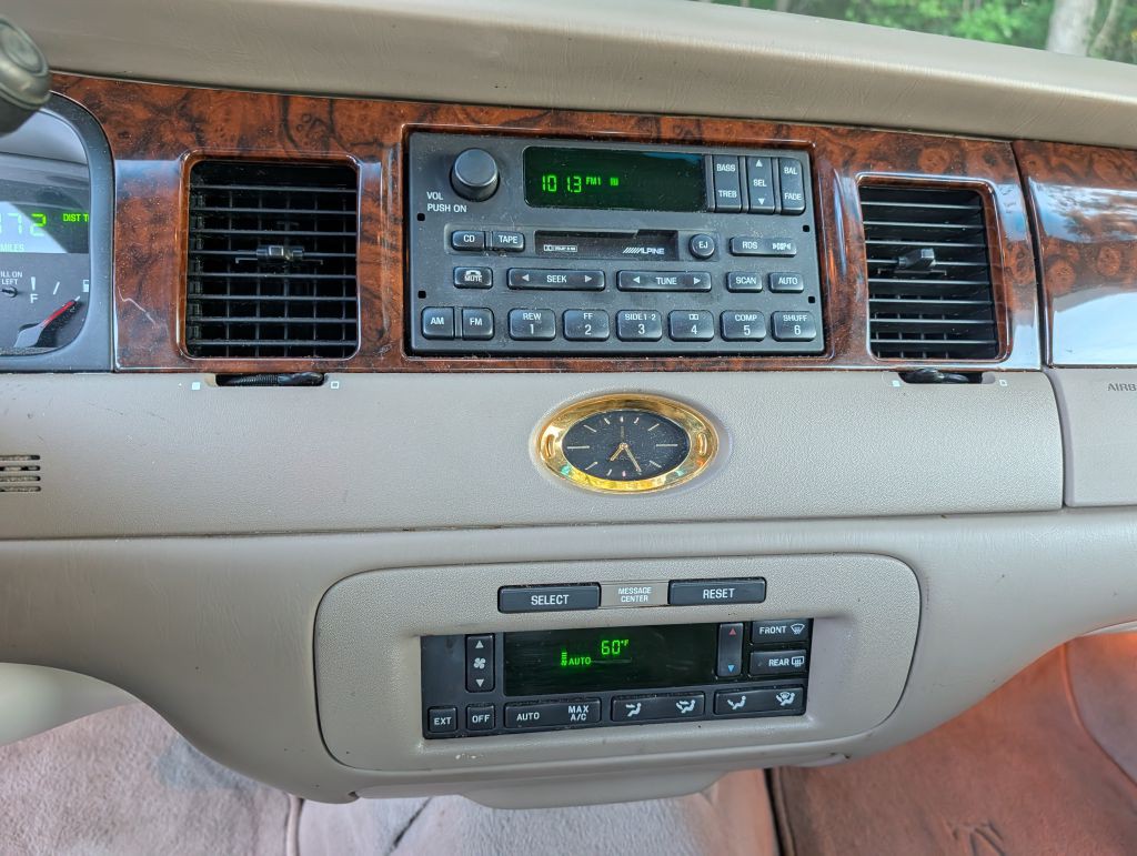 2000 Lincoln Town Car Image 17