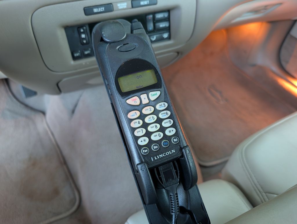 2000 Lincoln Town Car Image 18