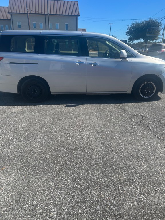 2014 Nissan Quest Image 2