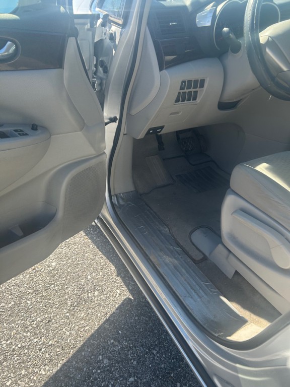 2014 Nissan Quest Image 6