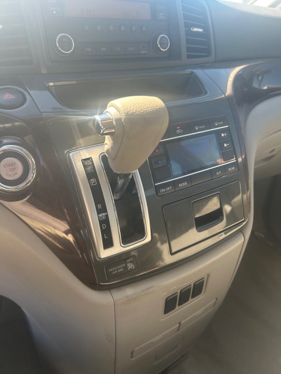 2014 Nissan Quest Image 8
