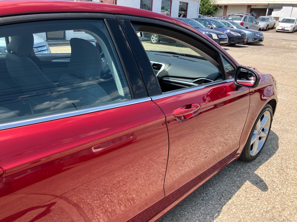 2016 Ford Fusion Image 9