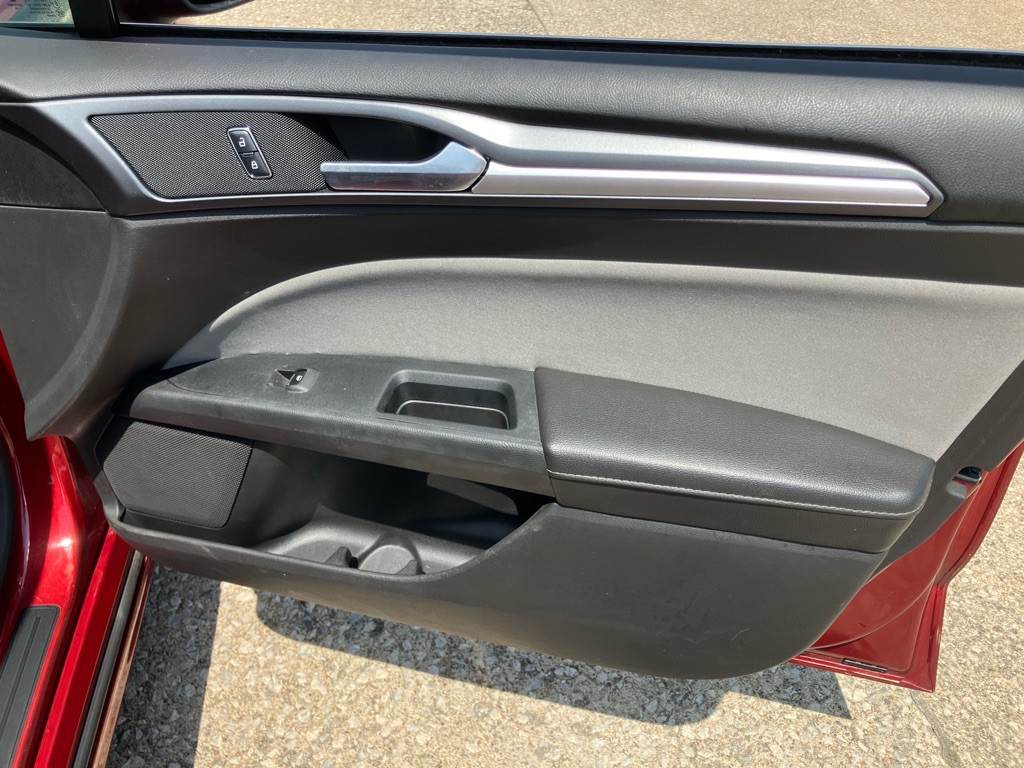 2016 Ford Fusion Image 22