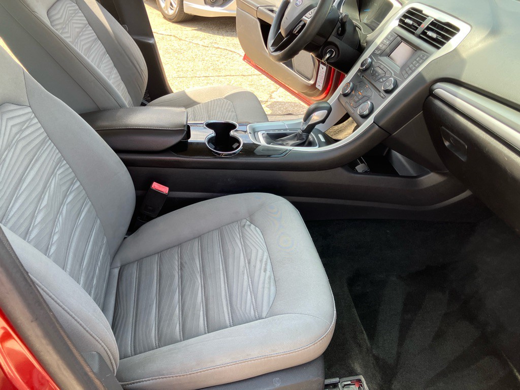 2016 Ford Fusion Image 23