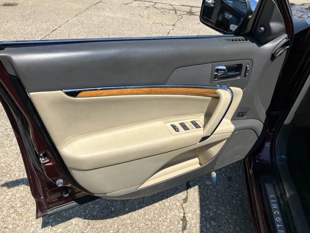 2012 Lincoln MKZ Image 16
