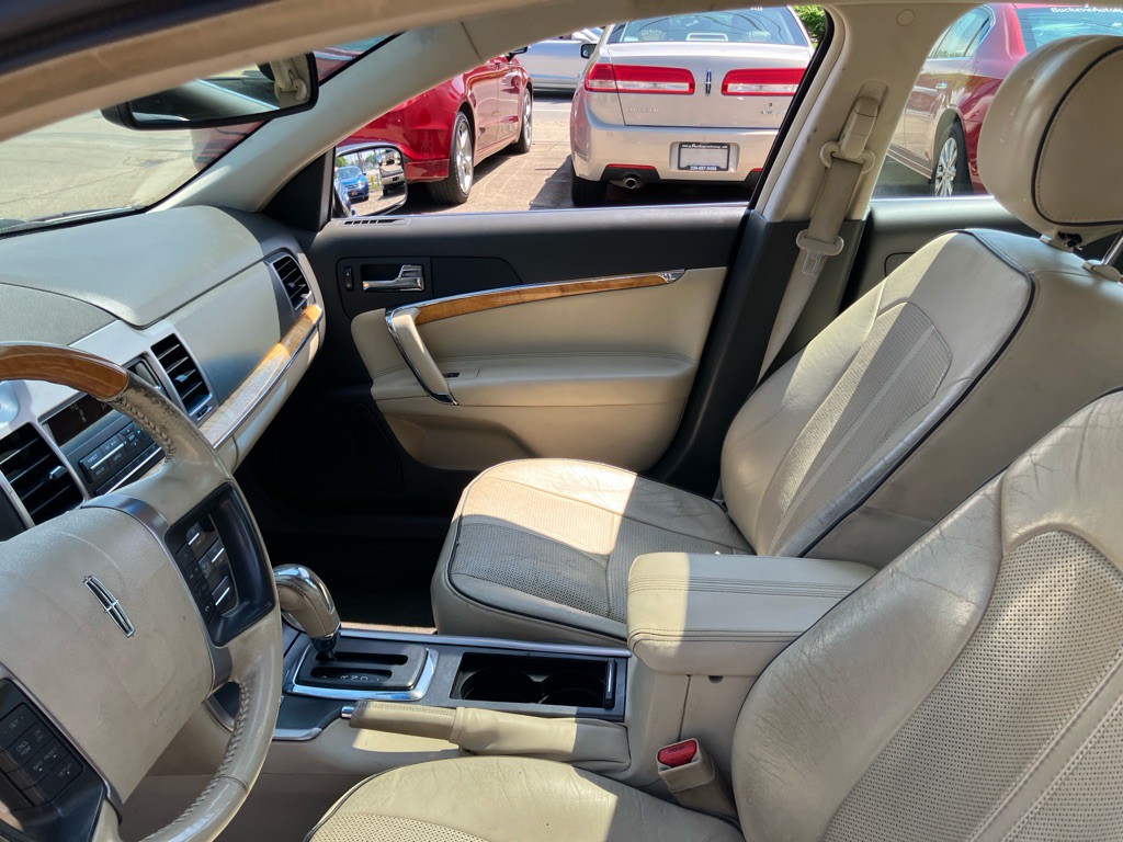 2012 Lincoln MKZ Image 17