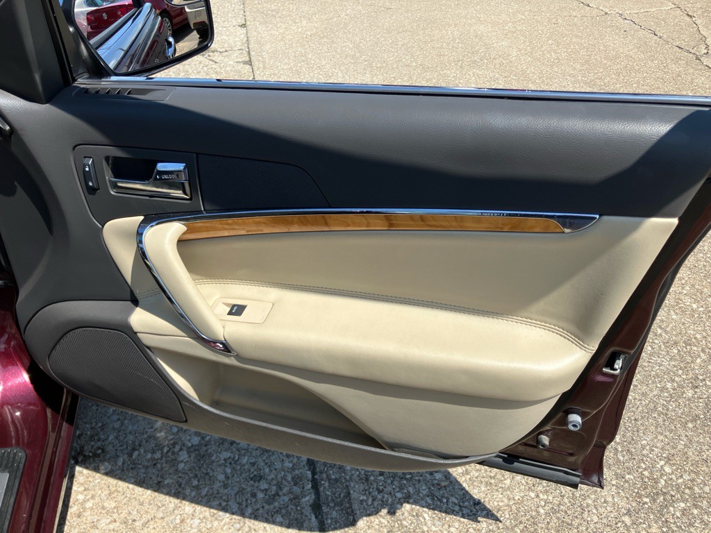 2012 Lincoln MKZ Image 21