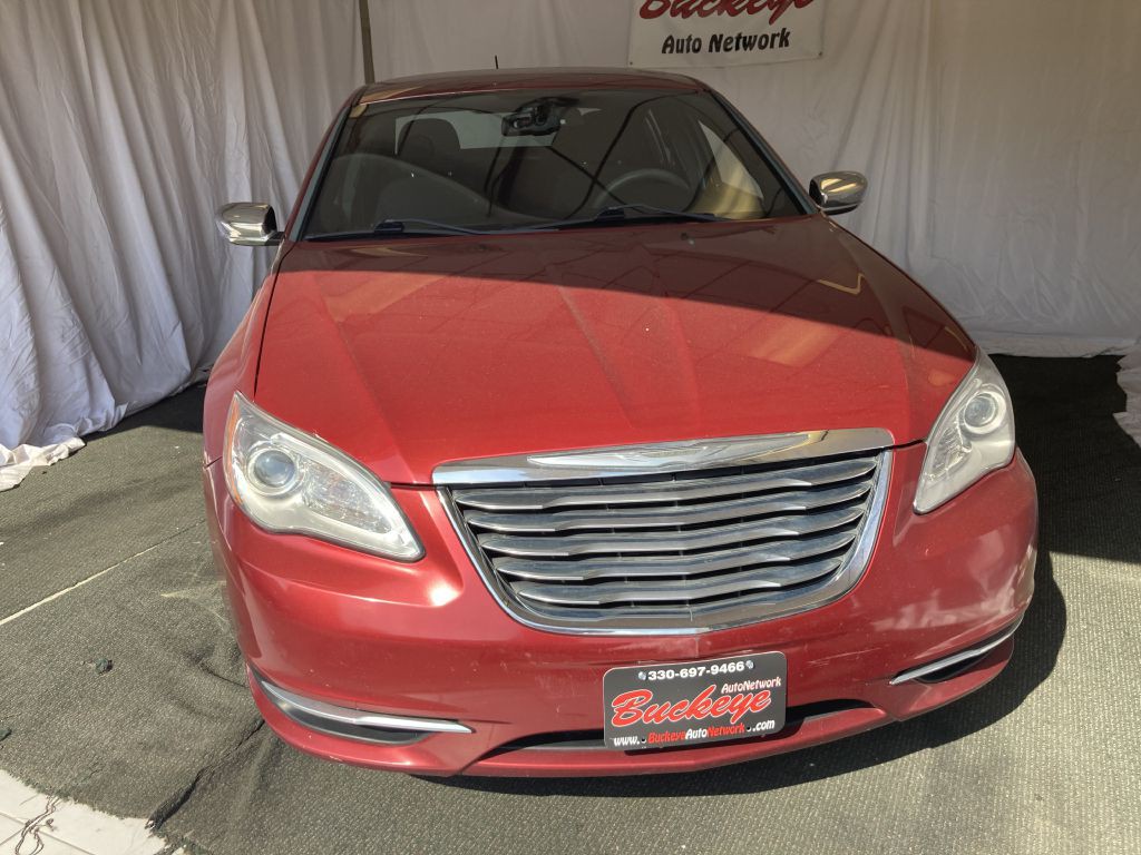 2013 Chrysler 200 Image 2