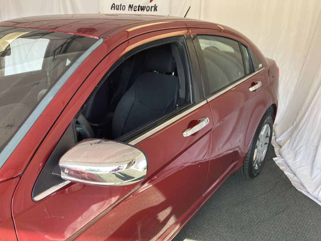 2013 Chrysler 200 Image 4