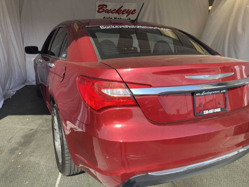 2013 Chrysler 200 Image 6