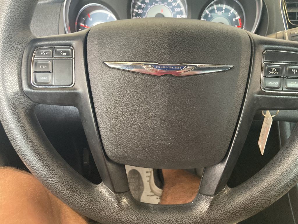 2013 Chrysler 200 Image 13