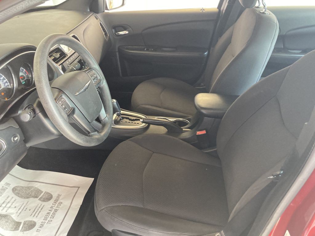 2013 Chrysler 200 Image 17