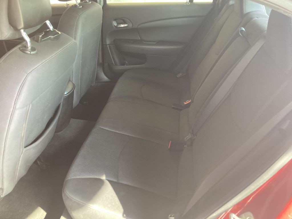 2013 Chrysler 200 Image 19