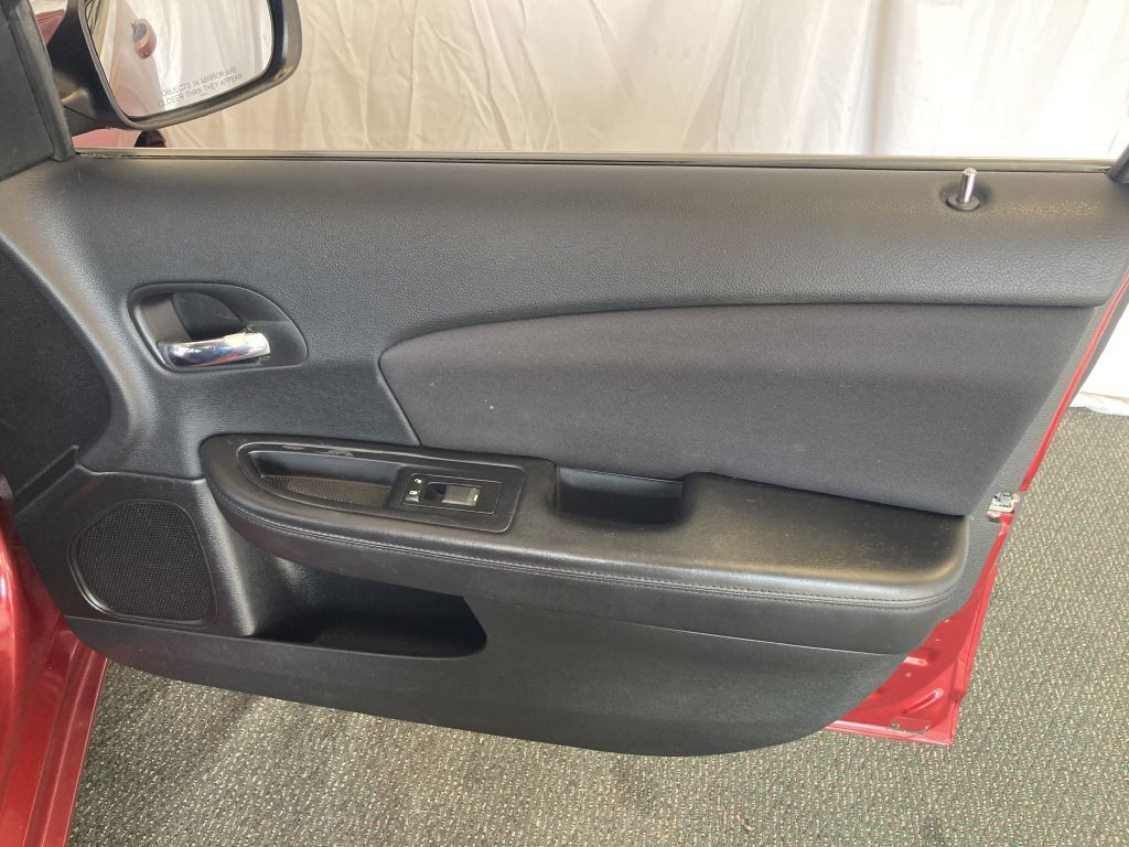 2013 Chrysler 200 Image 22