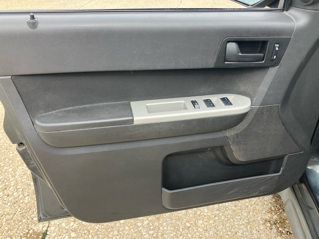 2009 Ford Escape Image 16