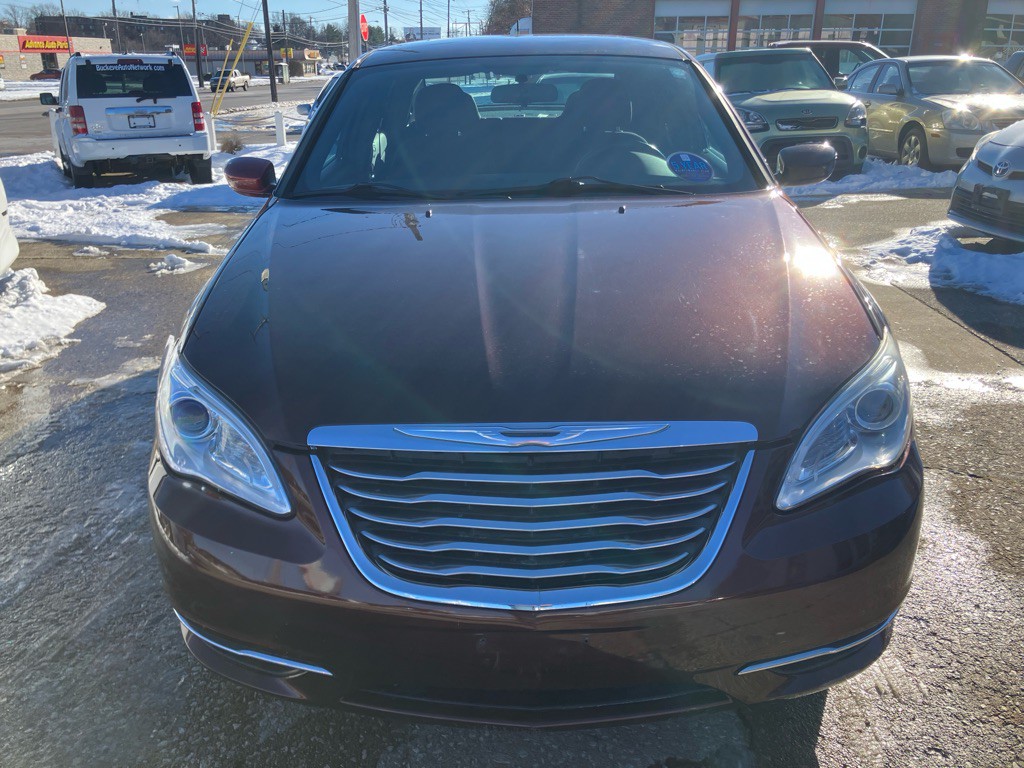 2012 Chrysler 200 Image 2