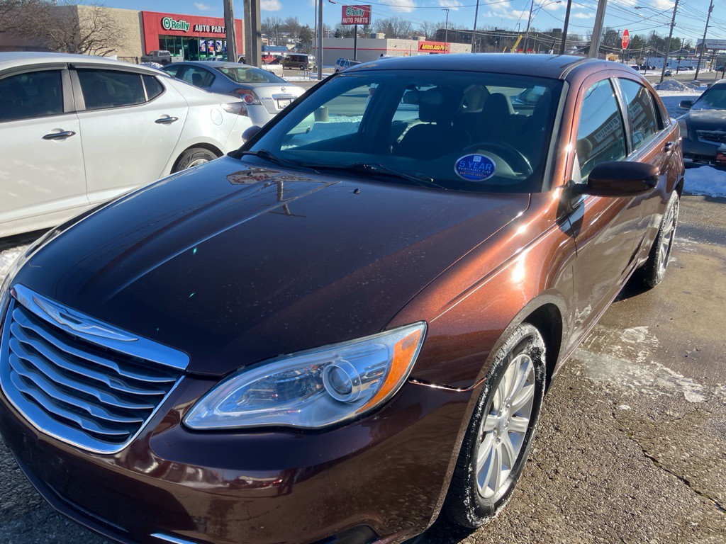 2012 Chrysler 200 Image 3