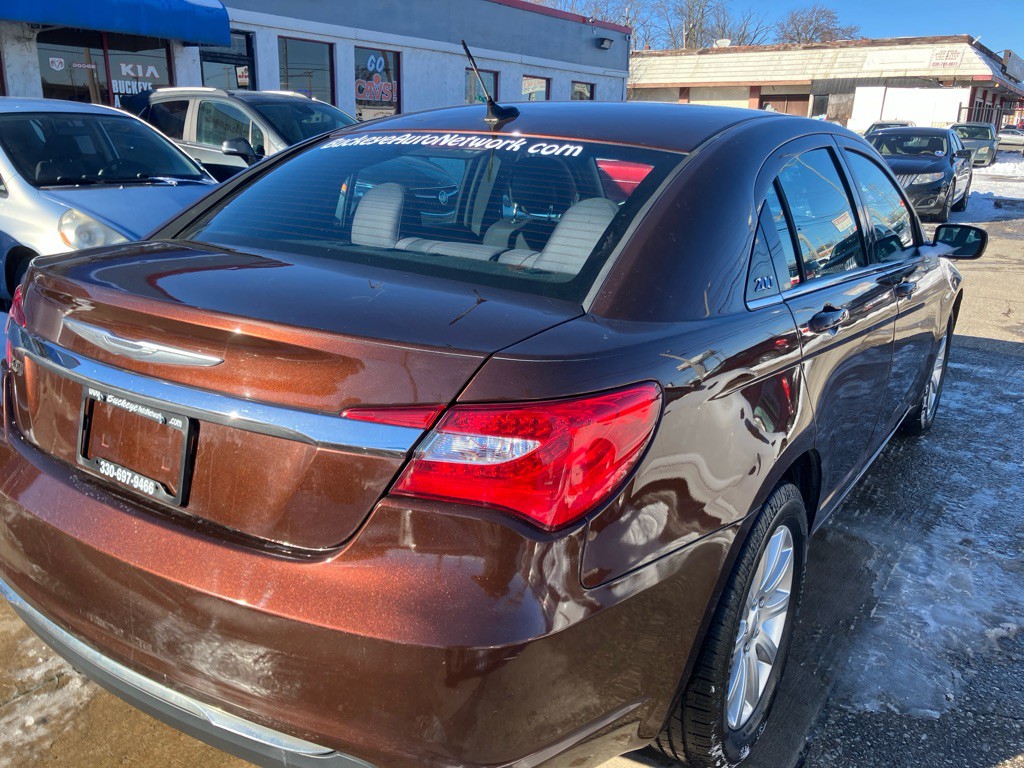 2012 Chrysler 200 Image 8
