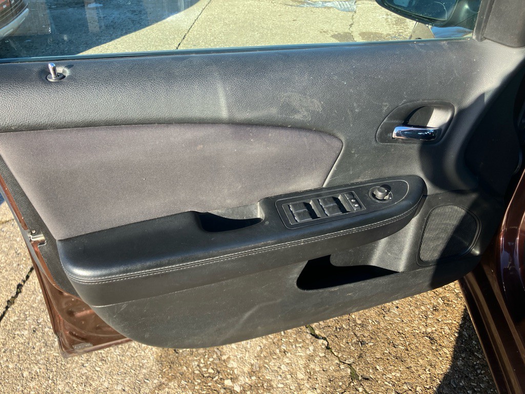2012 Chrysler 200 Image 16