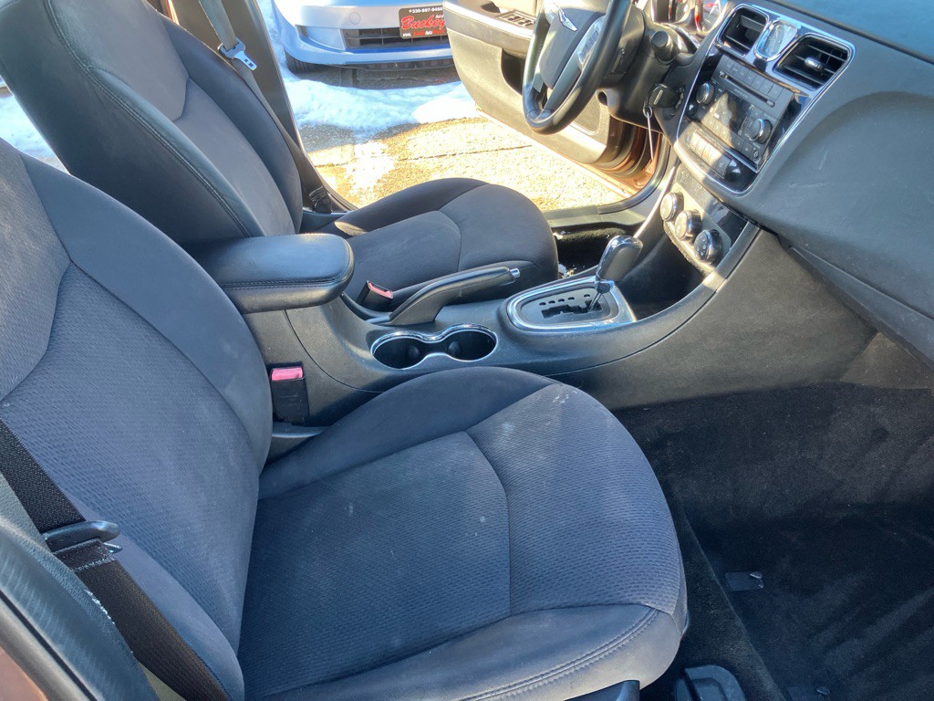 2012 Chrysler 200 Image 23