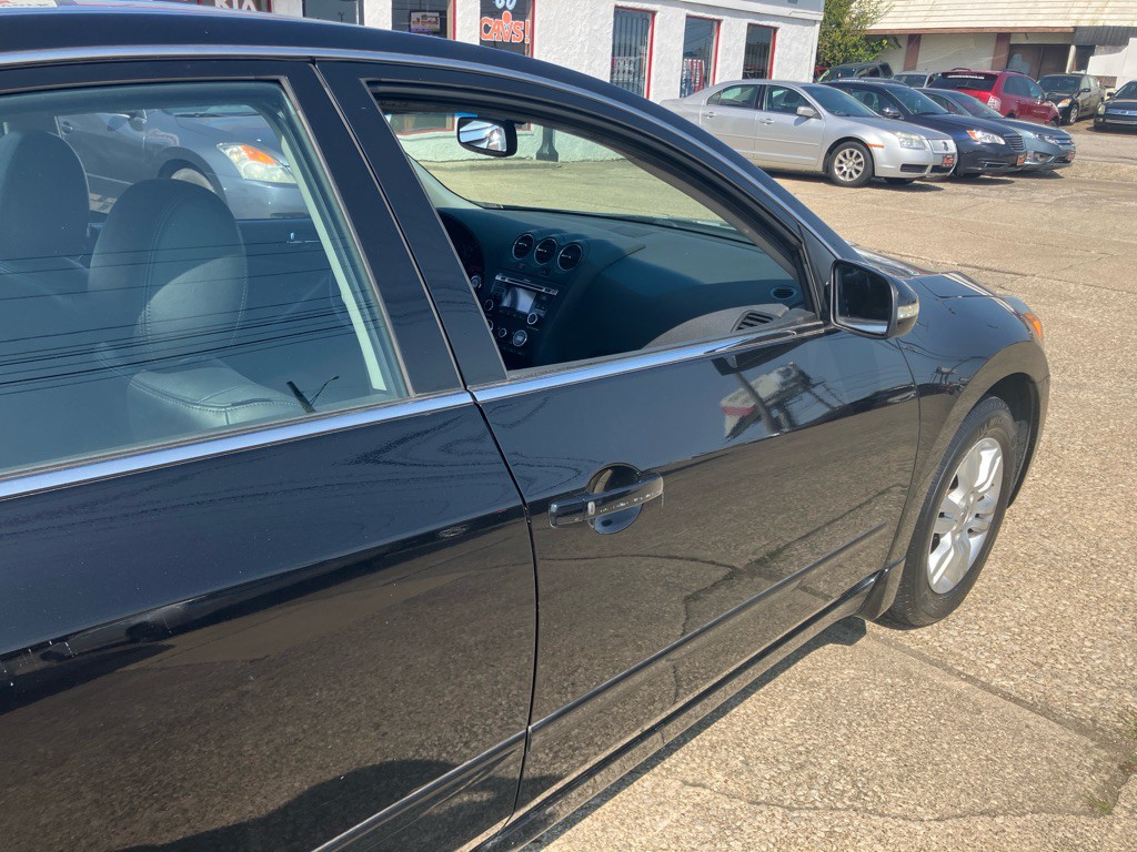 2010 Nissan Altima Image 9
