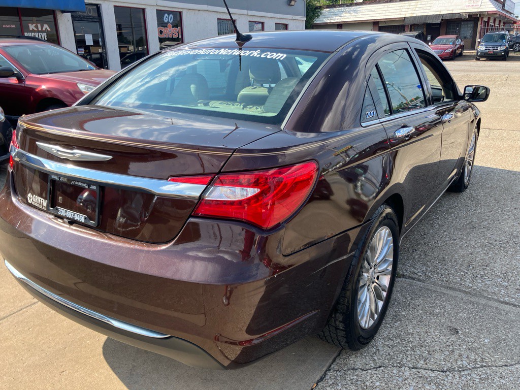 2012 Chrysler 200 Image 8