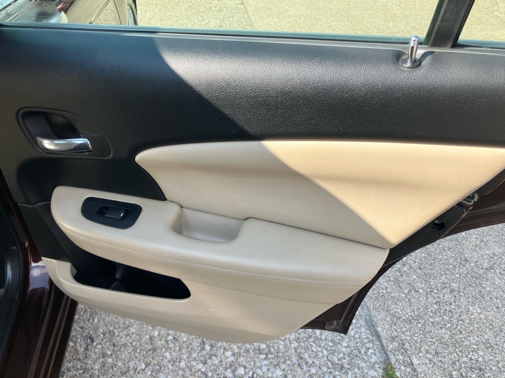 2012 Chrysler 200 Image 21