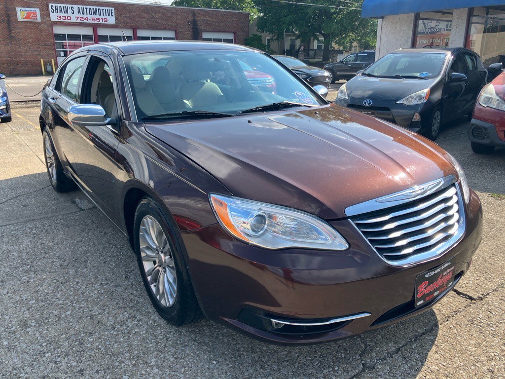 2012 Chrysler 200 Image 1