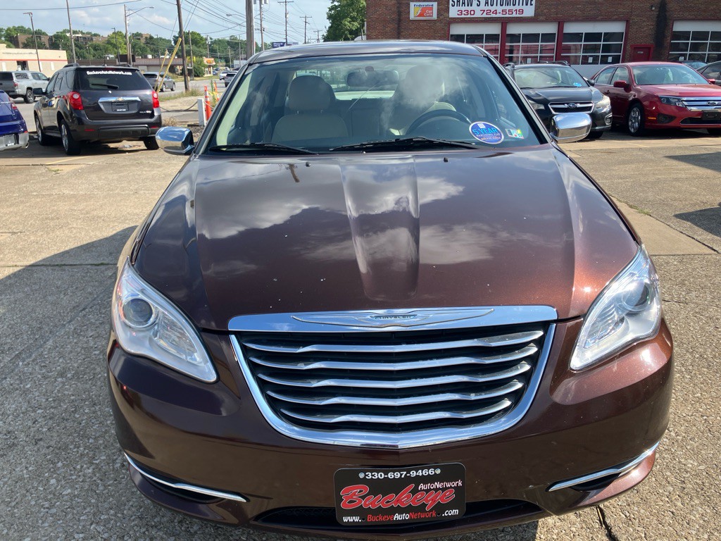 2012 Chrysler 200 Image 2