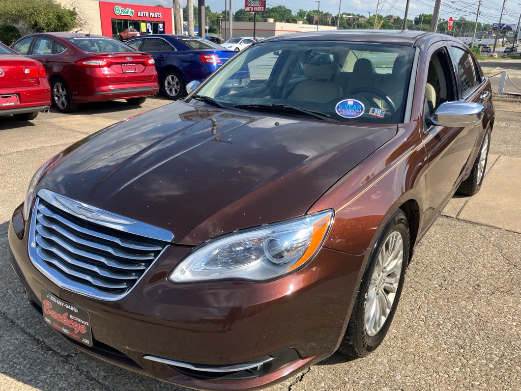 2012 Chrysler 200 Image 3