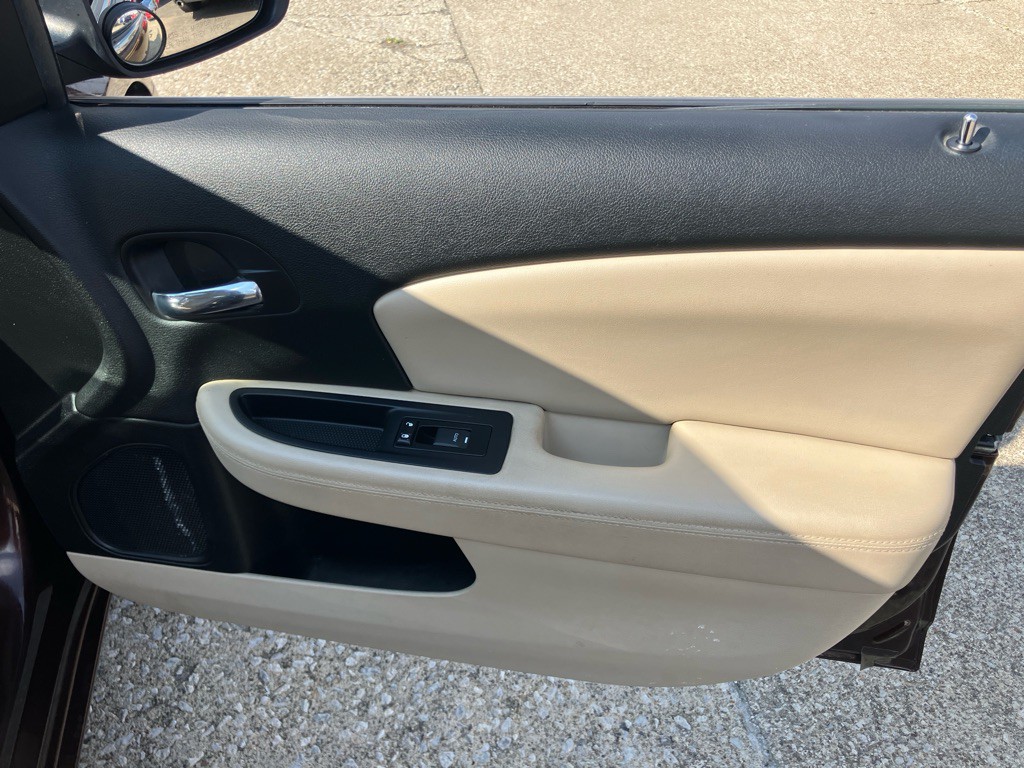 2012 Chrysler 200 Image 22