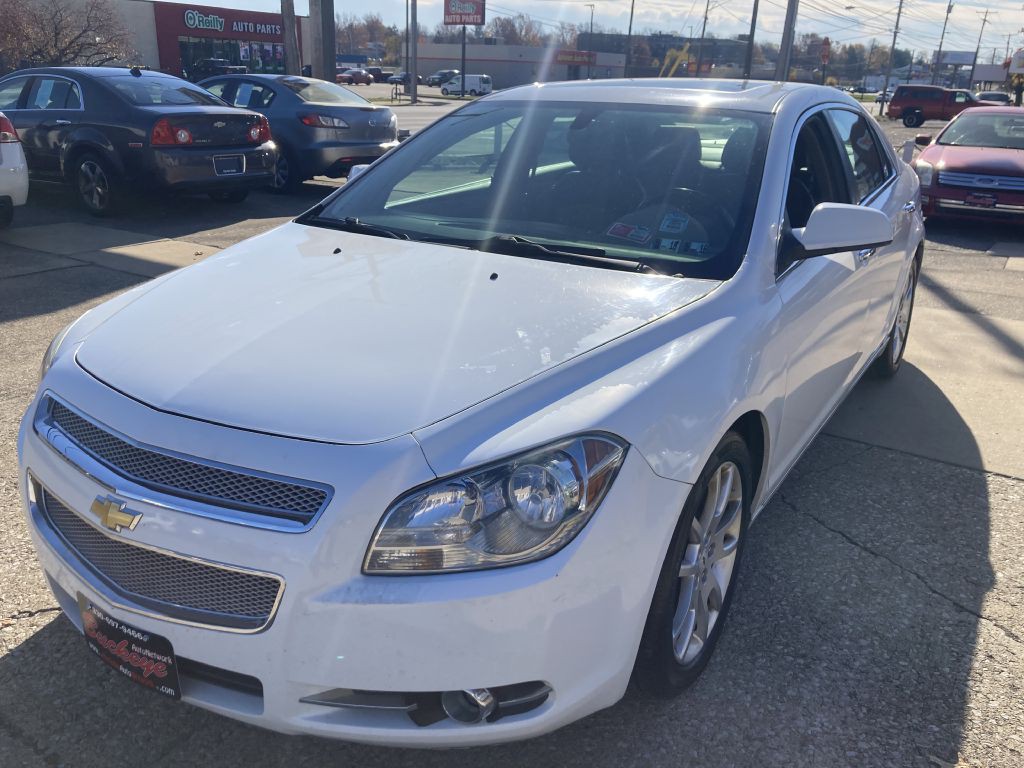 2011 Chevrolet Malibu Image 3