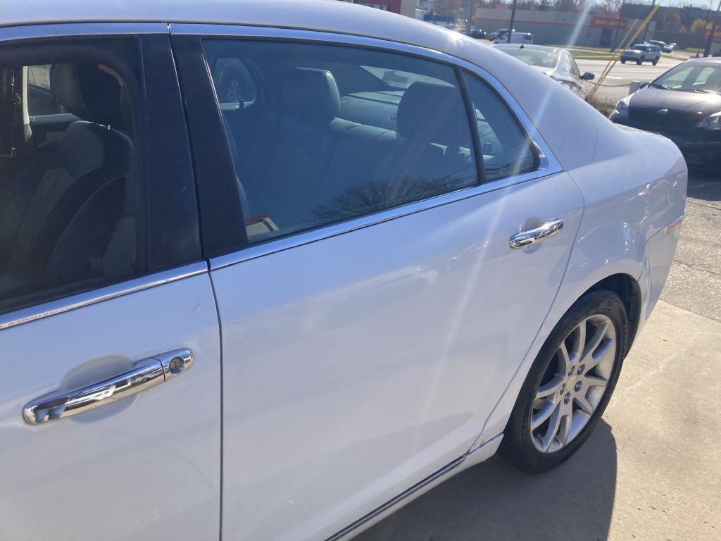 2011 Chevrolet Malibu Image 4