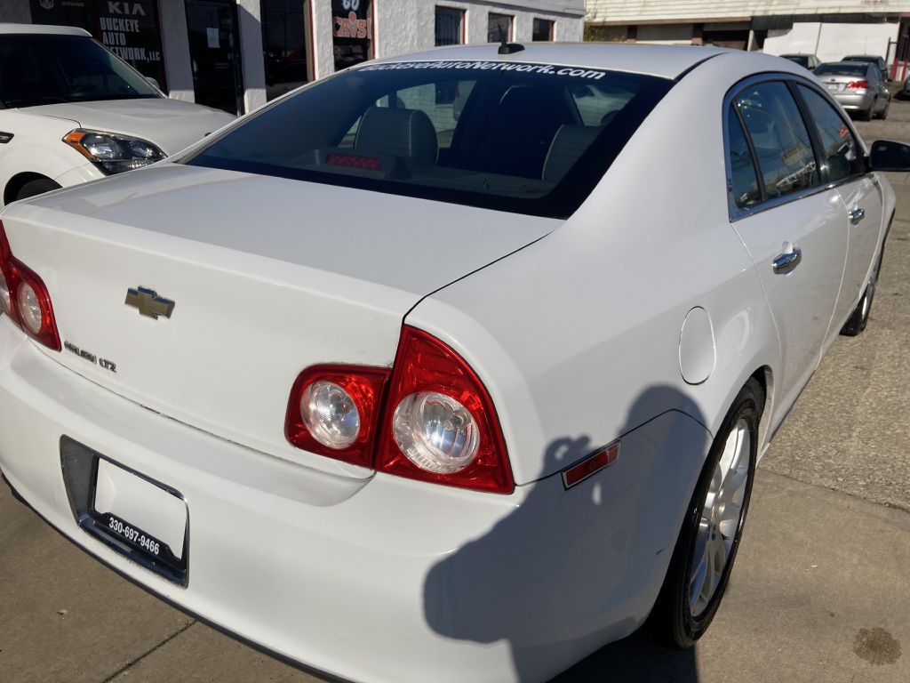 2011 Chevrolet Malibu Image 8