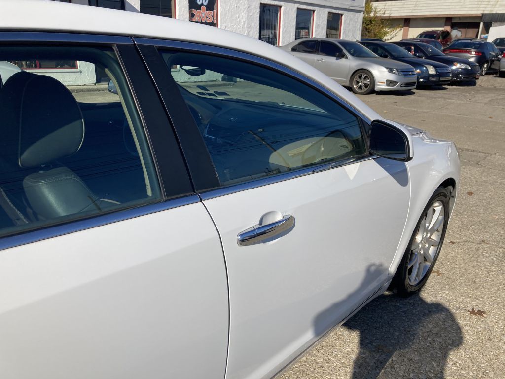 2011 Chevrolet Malibu Image 9
