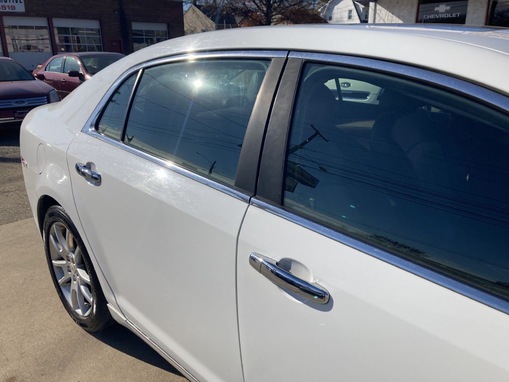2011 Chevrolet Malibu Image 10