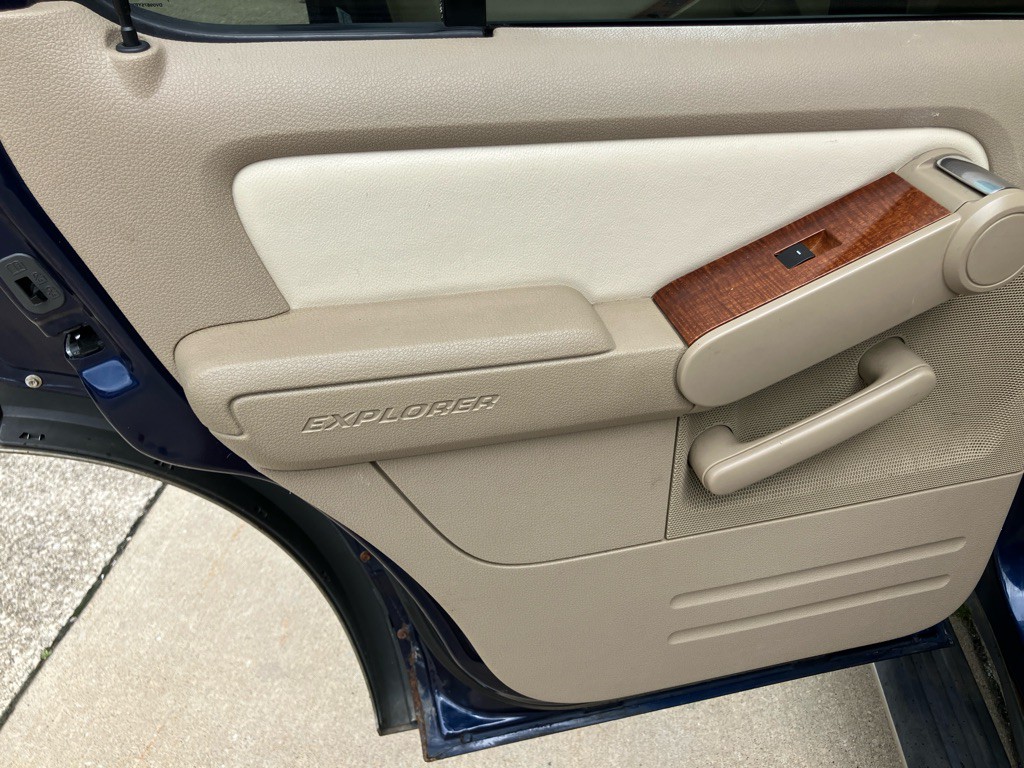 2008 Ford Explorer Image 19