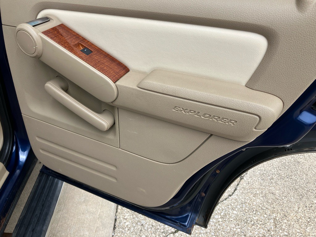 2008 Ford Explorer Image 21