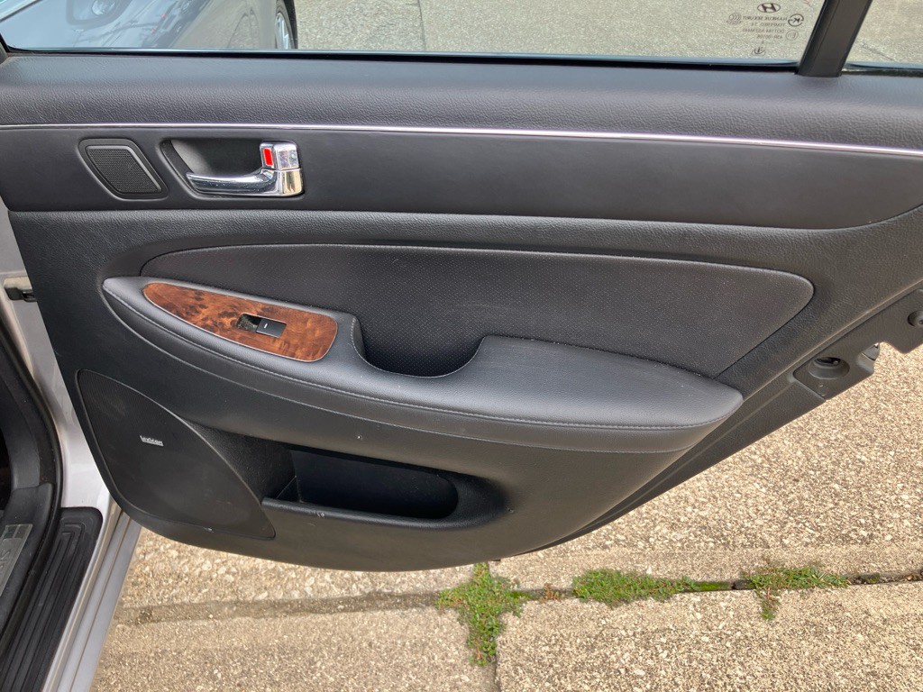 2009 Hyundai Genesis Image 21