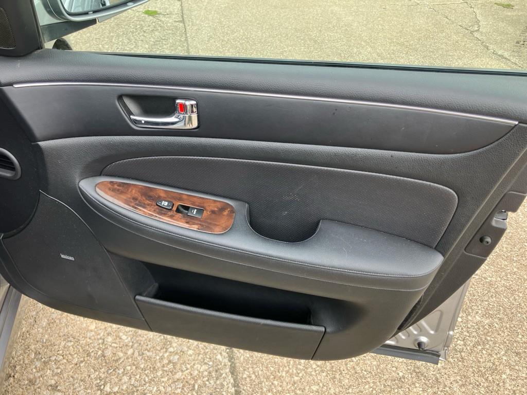 2009 Hyundai Genesis Image 23