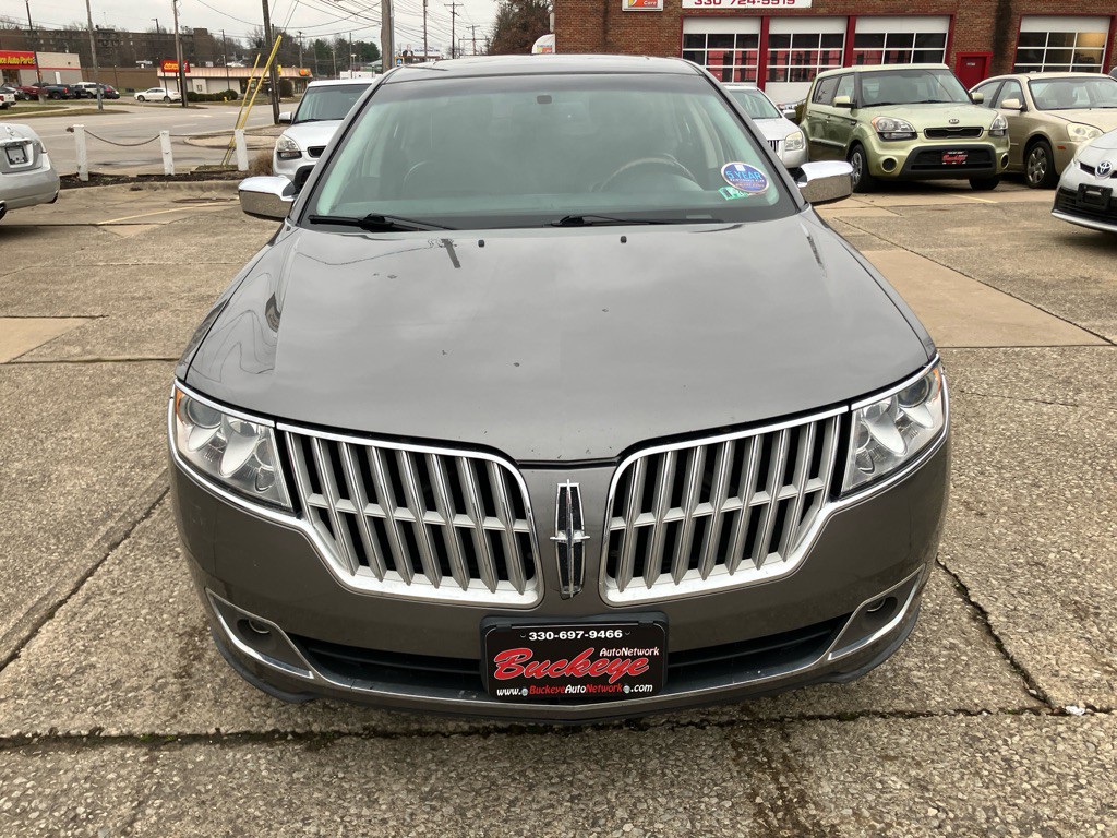 2011 Lincoln MKZ Image 2