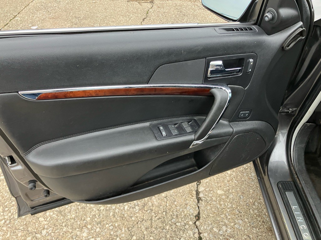 2011 Lincoln MKZ Image 17